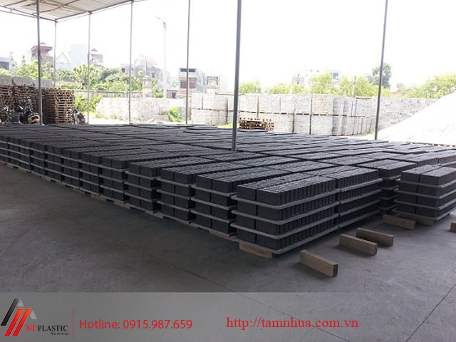 Tấm Pallet nhựa PVC dùng trong sản xuất gạch không nung